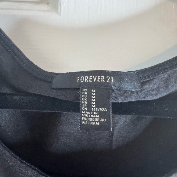 Women’s Black Sleeveless Studded Shear Hem Top Size Medium - Picture 2 of 9